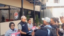 Kasatresnarkoba Polres Pelabuhan Tanjung Perak AKP Adik Agus Putrawan berikan keterangan