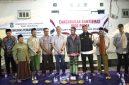 Kapolres Pelabuhan Tanjung Perak AKBP Irwan Kurniawan bersama warga di acara Cangkrukan Kamtibmas