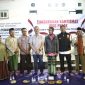 Kapolres Pelabuhan Tanjung Perak AKBP Irwan Kurniawan bersama warga di acara Cangkrukan Kamtibmas