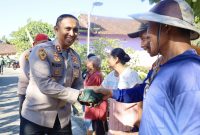 Kapolres Trenggalek AKBP Rizky Tri Putra Erryka Adi Wijaya salurkan bantuan air bersih